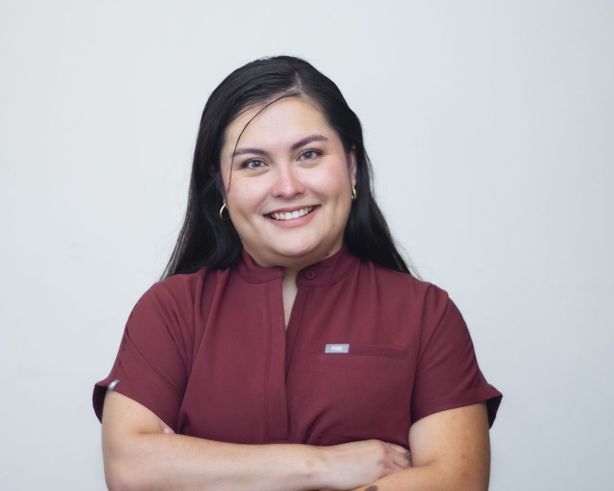 Dra. Diana Muñoz sonriendo, nefróloga en Puerto Vallarta